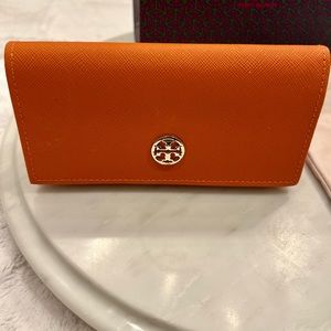 New Tory Burch Glass Case New Glass Dust Bad  and gift bag- glasses NOT included